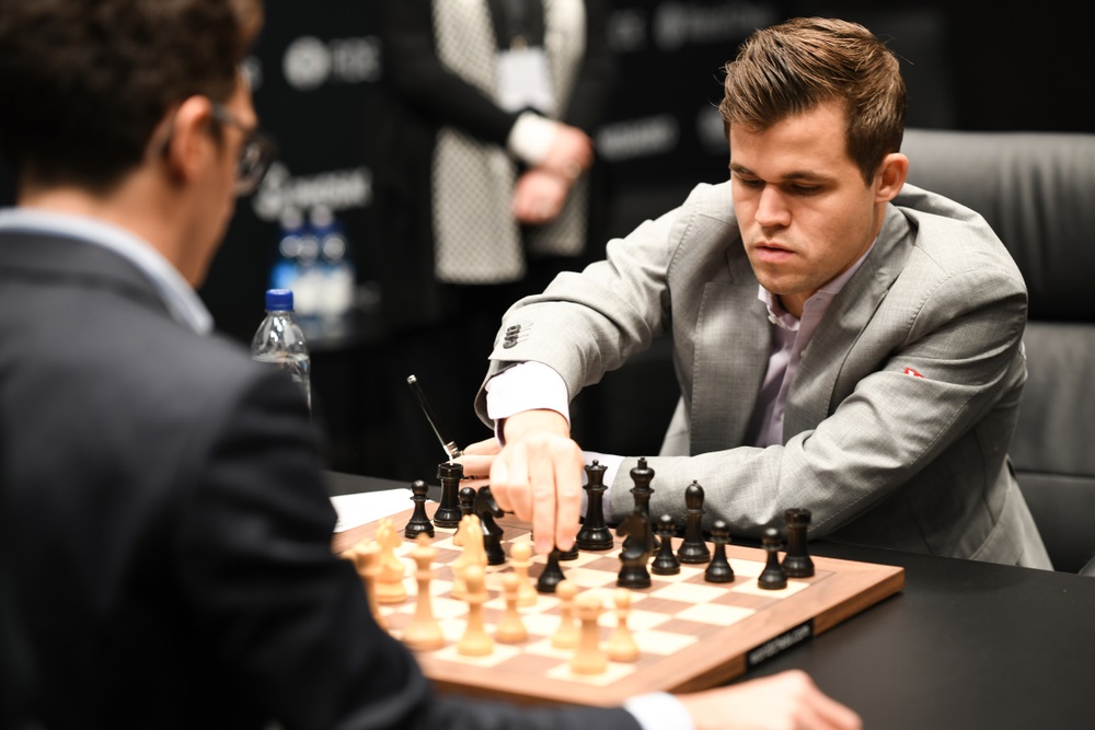 Carlsen - After seven hours: Carlsen misses victory at the start